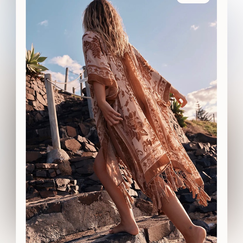 Free People Nightbird Burnout Warm sand Kimono One Size.